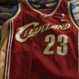 LeBron James Cavs Jersey maroon